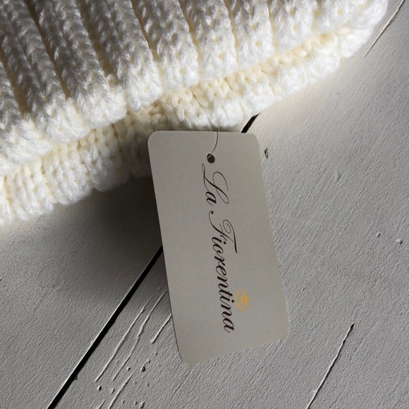 La fiorentina White fur Pom Pom beanie hat NWT - Picture 4 of 6
